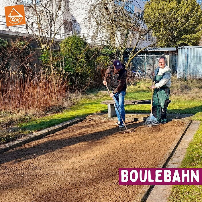 Die Kolleg*innen und Bewohner*innen aus Hermanns Werkstatt waren richtig fleißig und haben gemeinsam unsere Boulebahn...